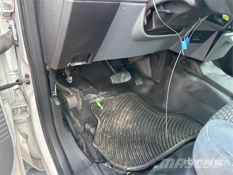 Ford F-550 XL Super Duty XLT 4x2 Extended Cab Cab and C كابينة والداخلية