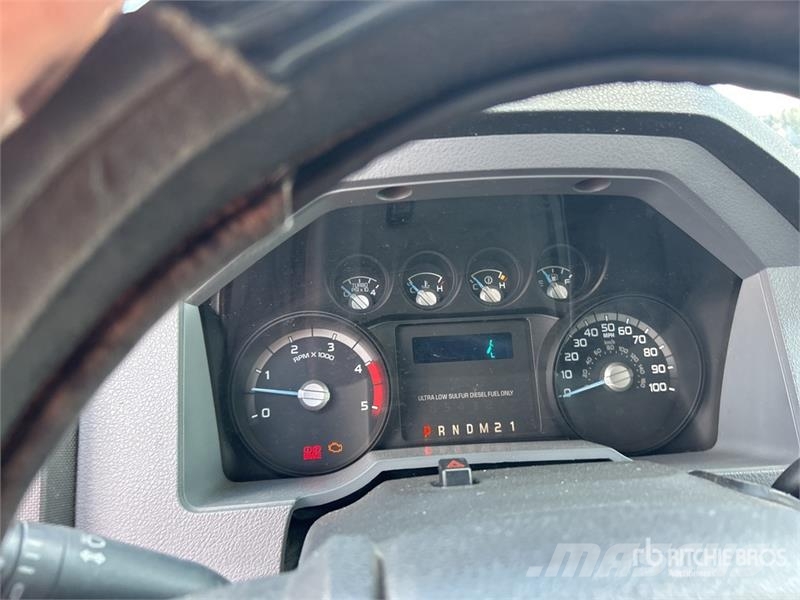 Ford F-550 XL Super Duty XLT 4x2 Extended Cab Cab and C كابينة والداخلية