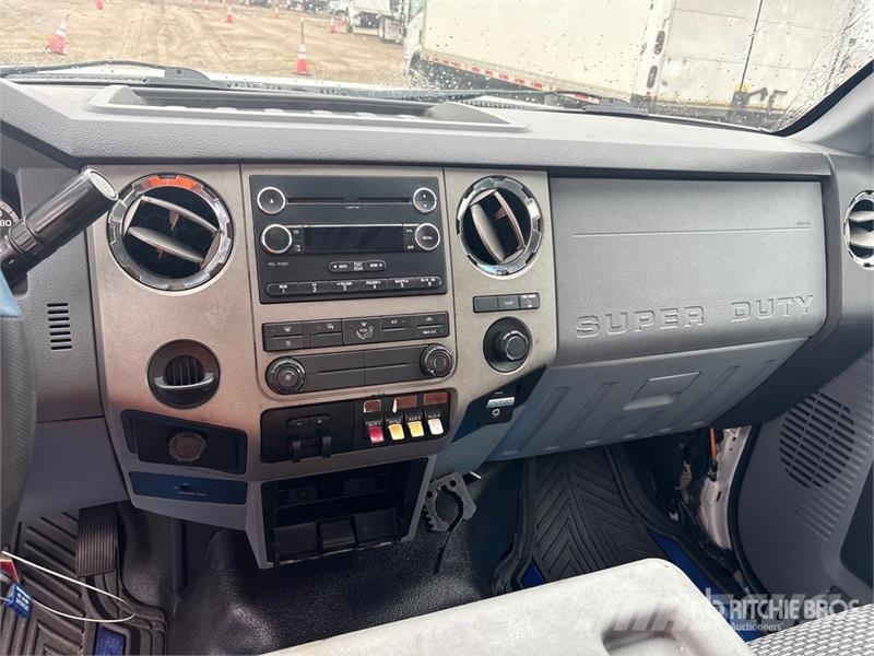 Ford F-550 XLT 4x2 Tow Truck Šleperi za vozila