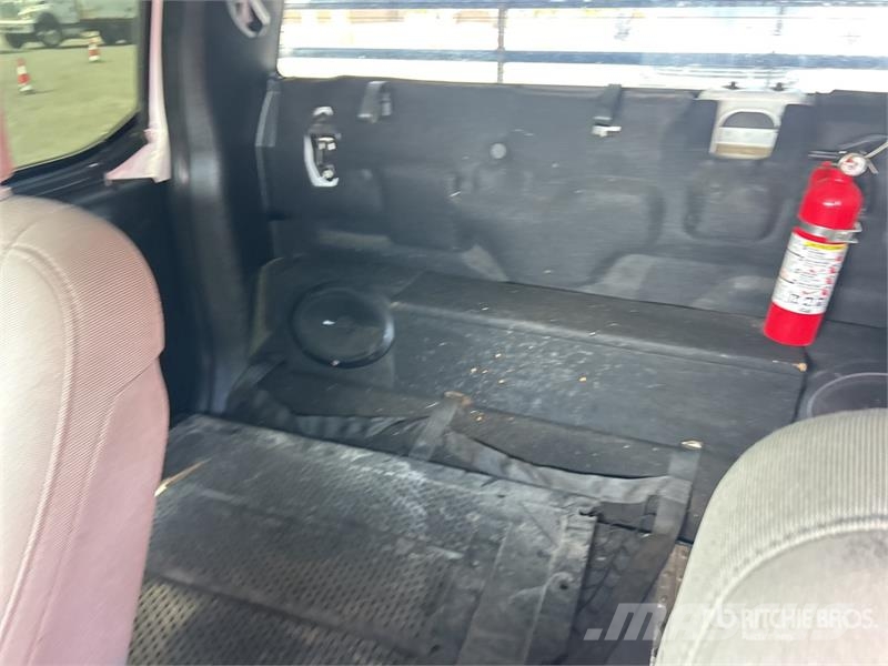 Ford F-550 XLT 4x4 Crew Cab Flatbed Truck Platformas/izkraušana no sāniem