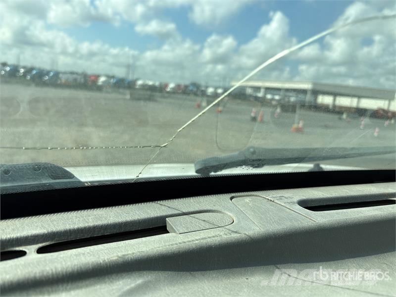 Ford F-650 组合/真空油槽车