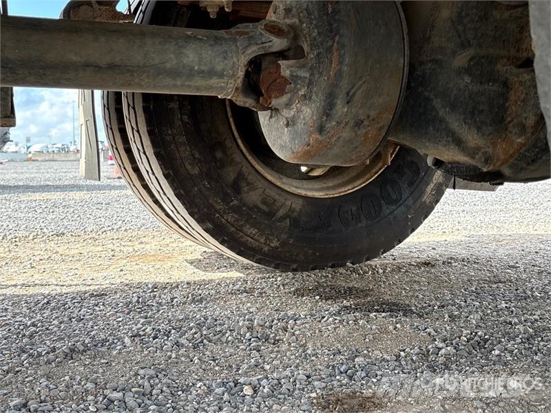 Ford F-650 组合/真空油槽车