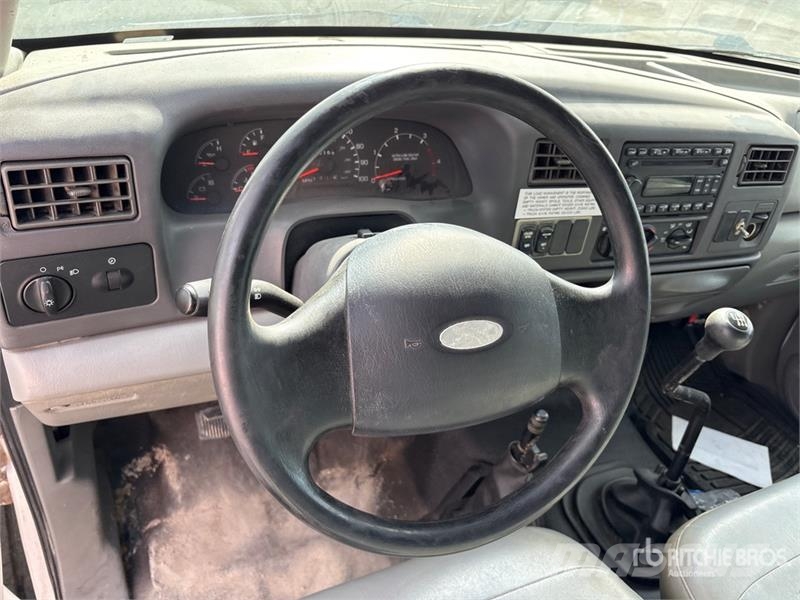 Ford F-650 组合/真空油槽车
