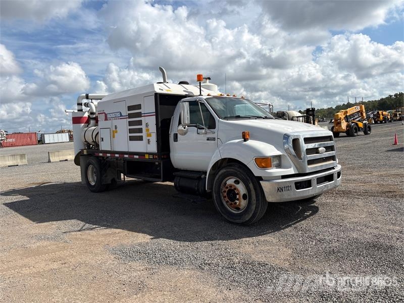 Ford F-650 组合/真空油槽车