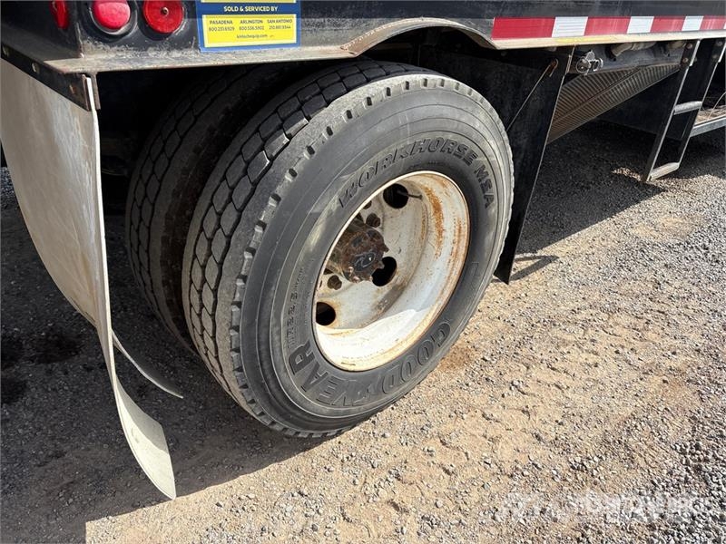 Ford F-650 组合/真空油槽车