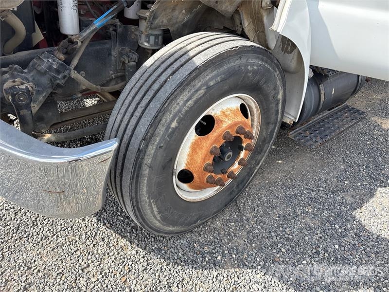 Ford F-650 组合/真空油槽车