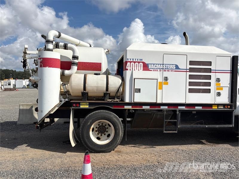 Ford F-650 组合/真空油槽车