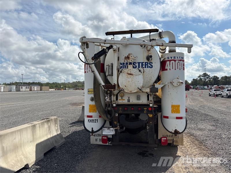 Ford F-650 组合/真空油槽车