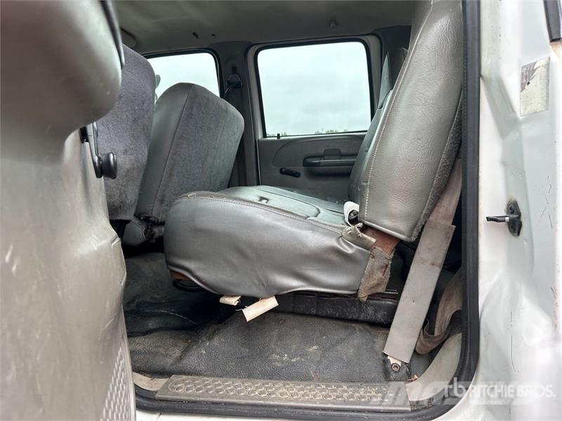 Ford F-650 4x2 Crew Cab Chipper Truck 碎木车