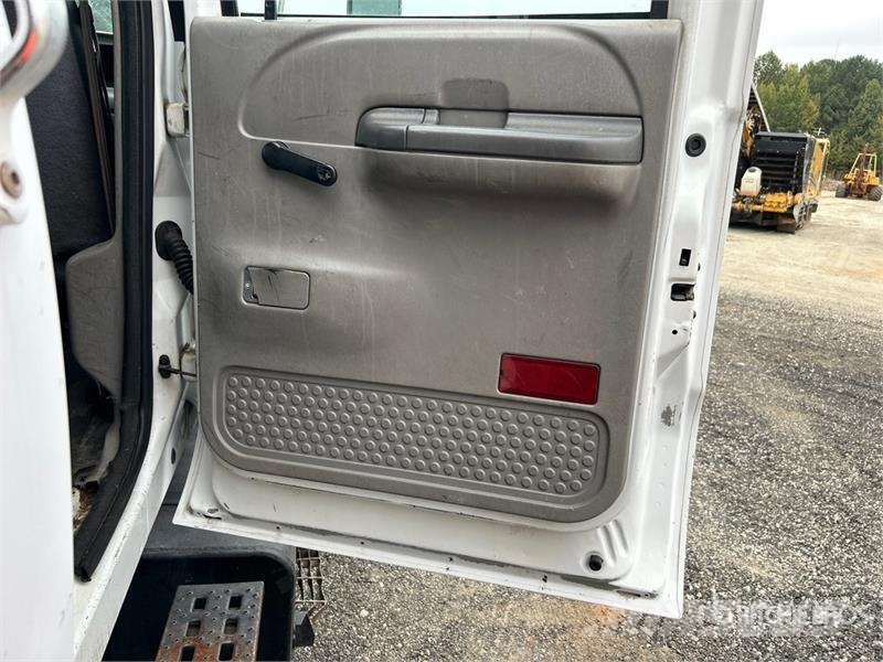 Ford F-650 4x2 Crew Cab Chipper Truck 碎木车