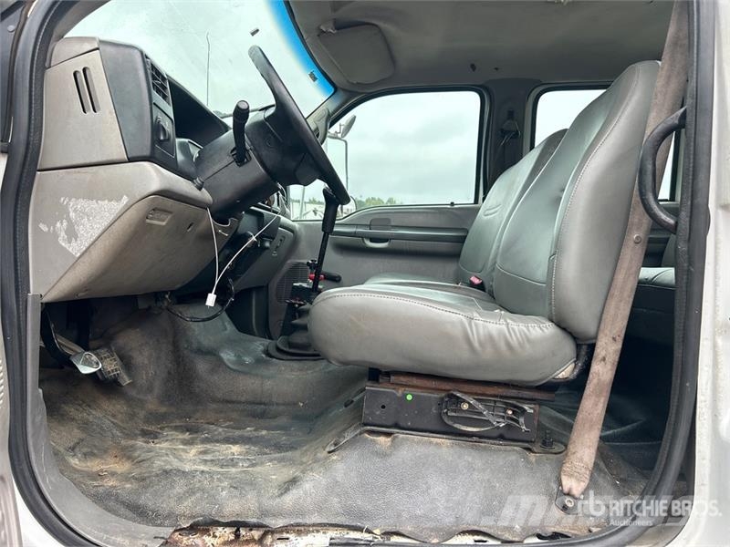 Ford F-650 4x2 Crew Cab Chipper Truck 碎木车