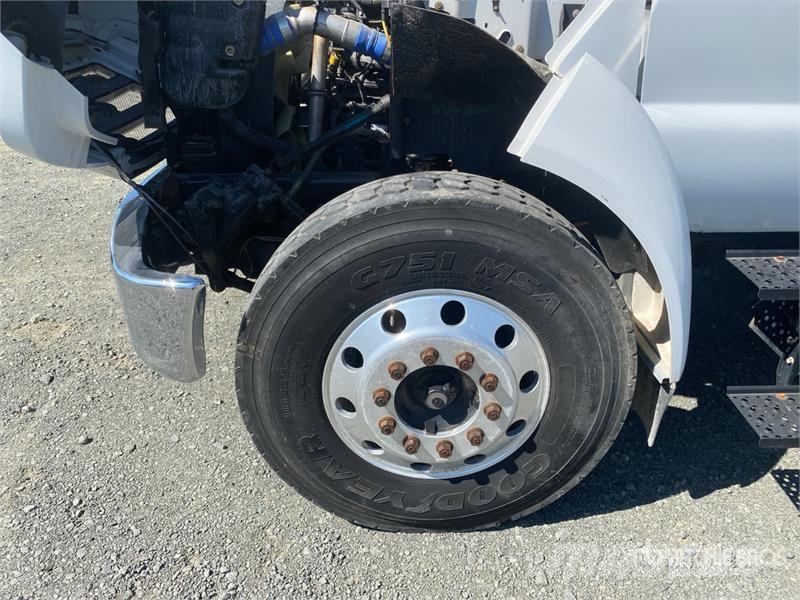 Ford F-650 4x2 Fuel and Lube Truck Autocisterna