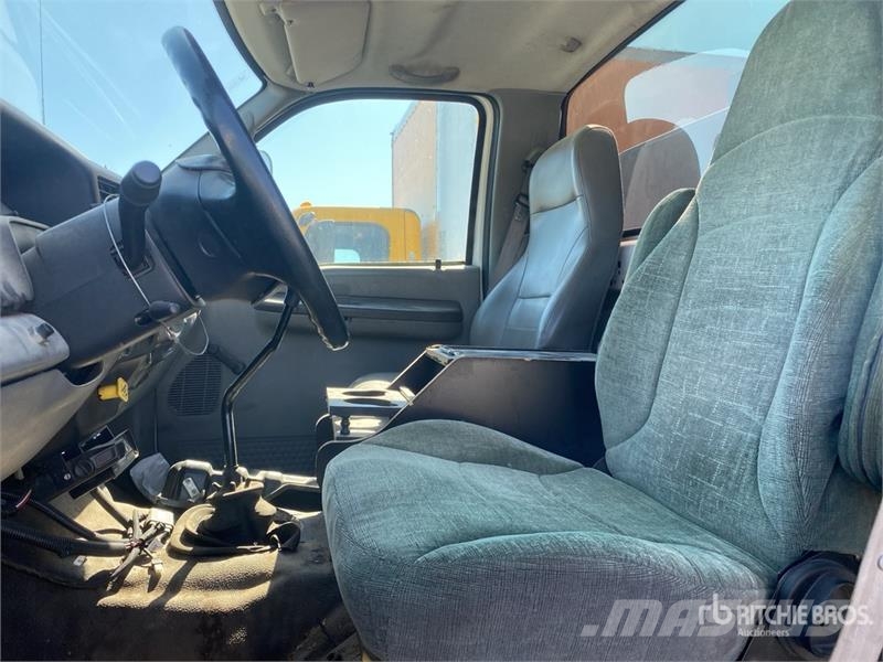 Ford F-650 4x2 Fuel and Lube Truck Autocisterna