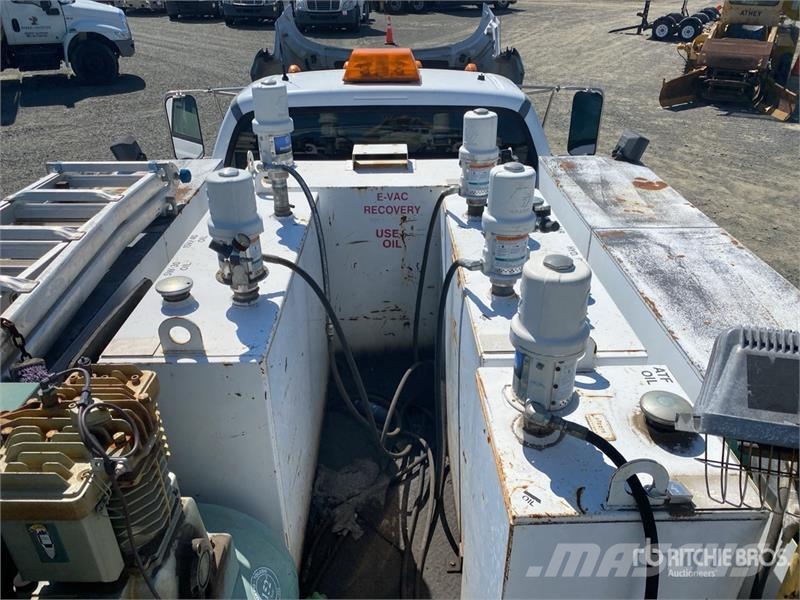 Ford F-650 4x2 Fuel and Lube Truck Autocisterna
