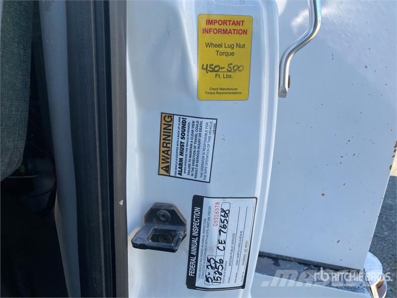 Ford F-650 4x2 Fuel and Lube Truck Autocisterna