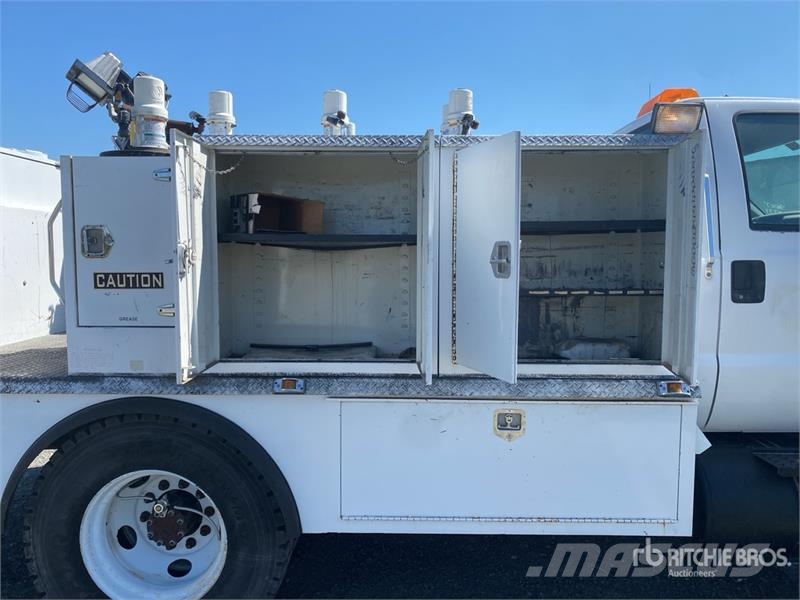 Ford F-650 4x2 Fuel and Lube Truck Autocisterna