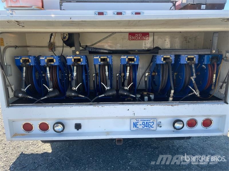 Ford F-650 4x2 Fuel and Lube Truck Autocisterna