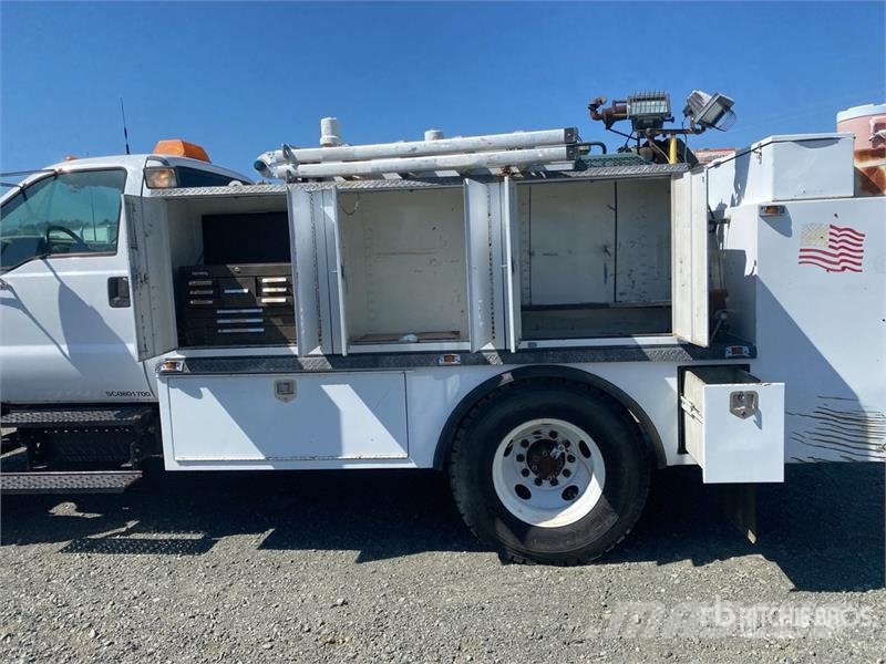 Ford F-650 4x2 Fuel and Lube Truck Autocisterna