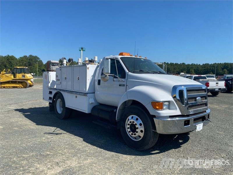 Ford F-650 4x2 Fuel and Lube Truck Autocisterna