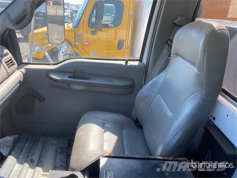 Ford F-650 4x2 Fuel and Lube Truck Autocisterna