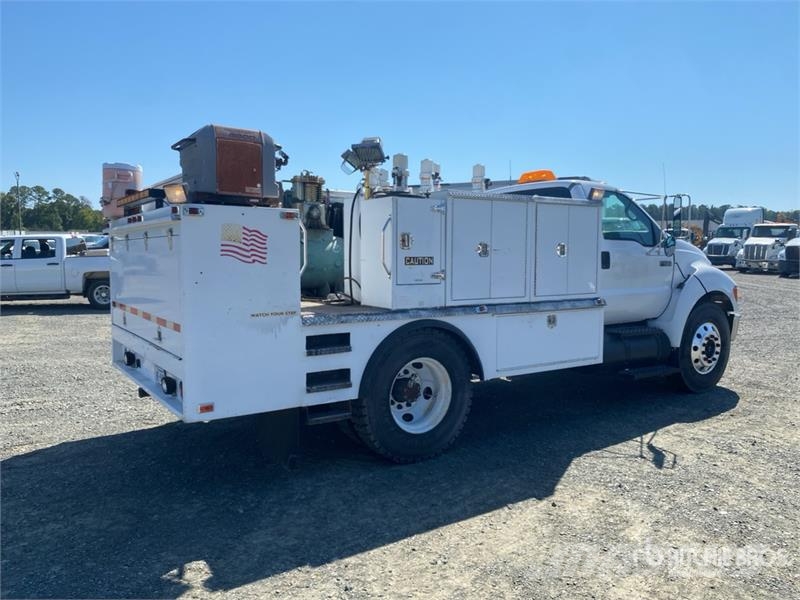 Ford F-650 4x2 Fuel and Lube Truck Autocisterna