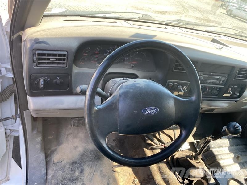Ford F-650 4x2 Fuel and Lube Truck Autocisterna
