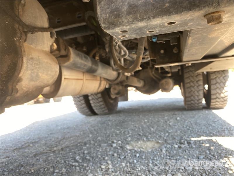 Ford F-650 4x2 Fuel and Lube Truck Autocisterna