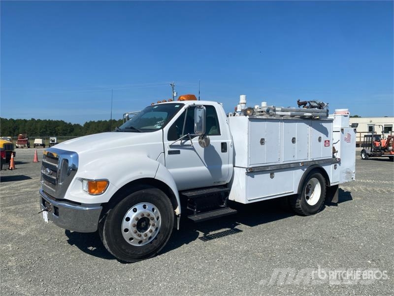 Ford F-650 4x2 Fuel and Lube Truck Autocisterna