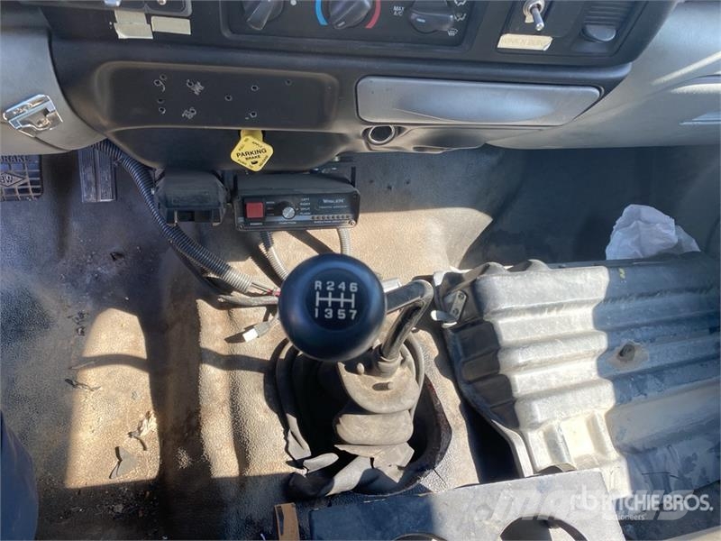Ford F-650 4x2 Fuel and Lube Truck Autocisterna