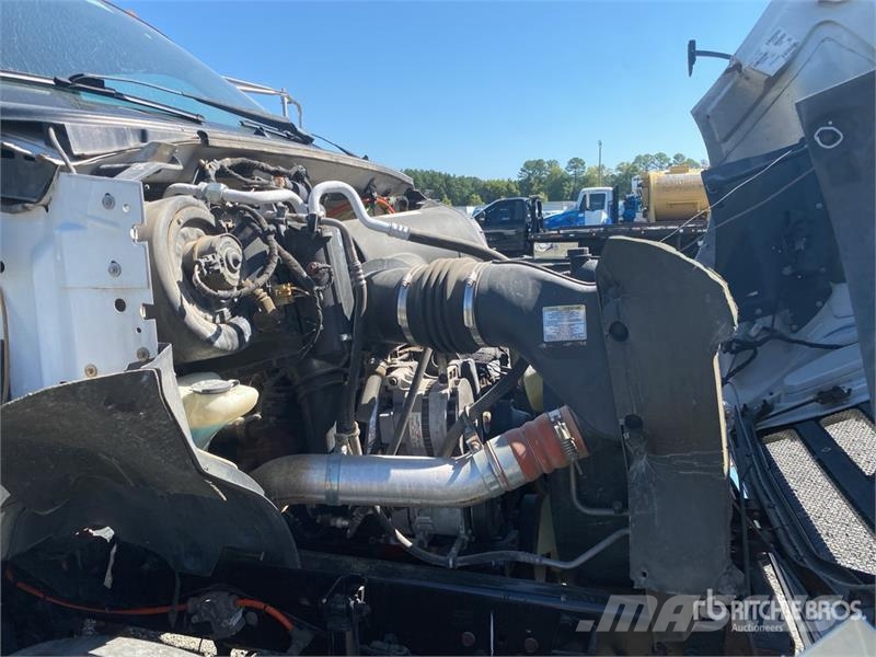 Ford F-650 4x2 Fuel and Lube Truck Autocisterna