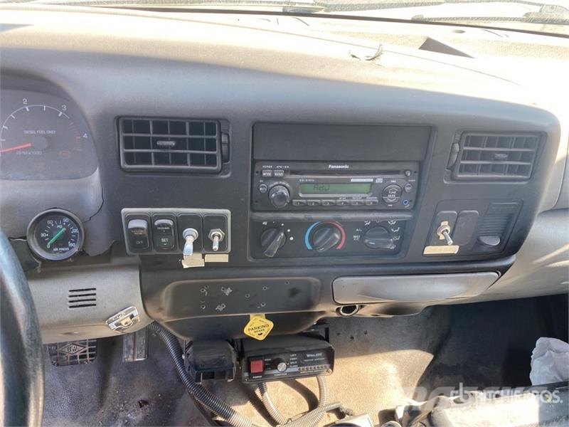 Ford F-650 4x2 Fuel and Lube Truck Autocisterna