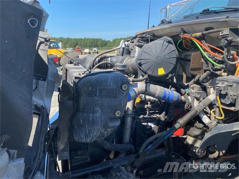 Ford F-650 4x2 Fuel and Lube Truck Autocisterna