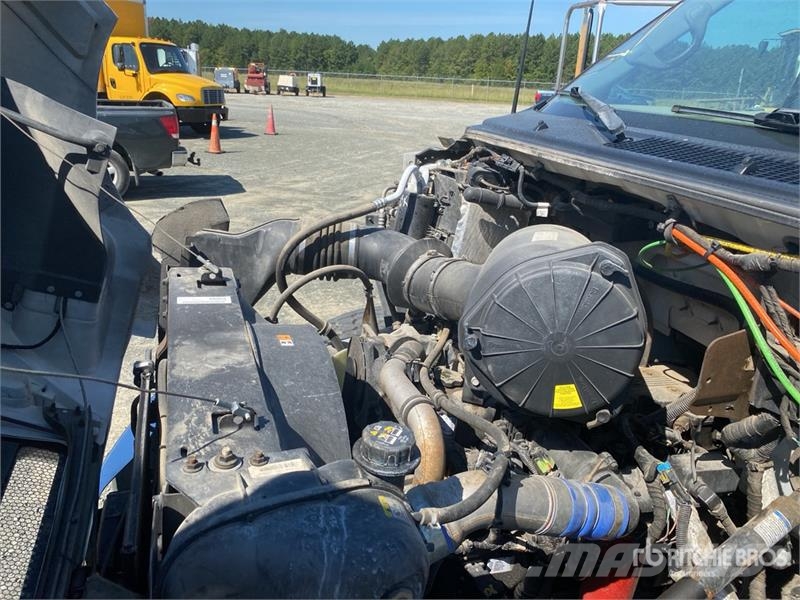Ford F-650 4x2 Fuel and Lube Truck Autocisterna