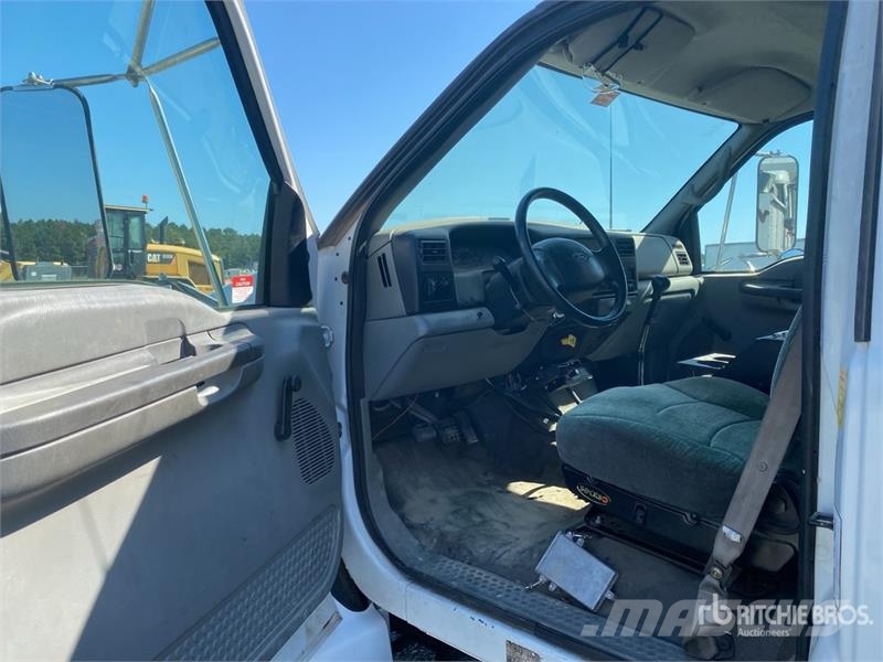 Ford F-650 4x2 Fuel and Lube Truck Autocisterna