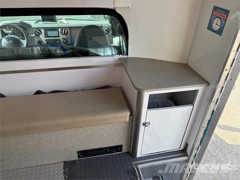 Ford F-650 4x2 Mini Bus 迷你巴士