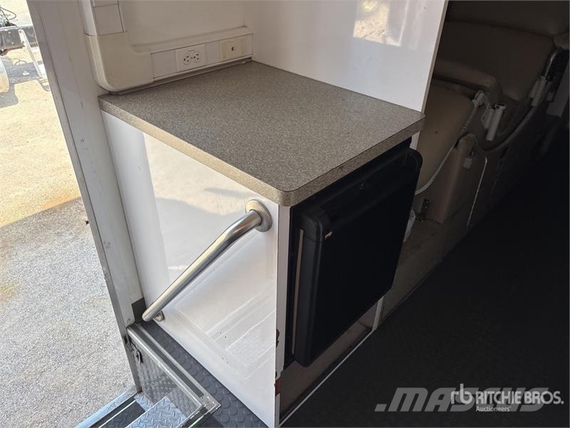 Ford F-650 4x2 Mini Bus 迷你巴士