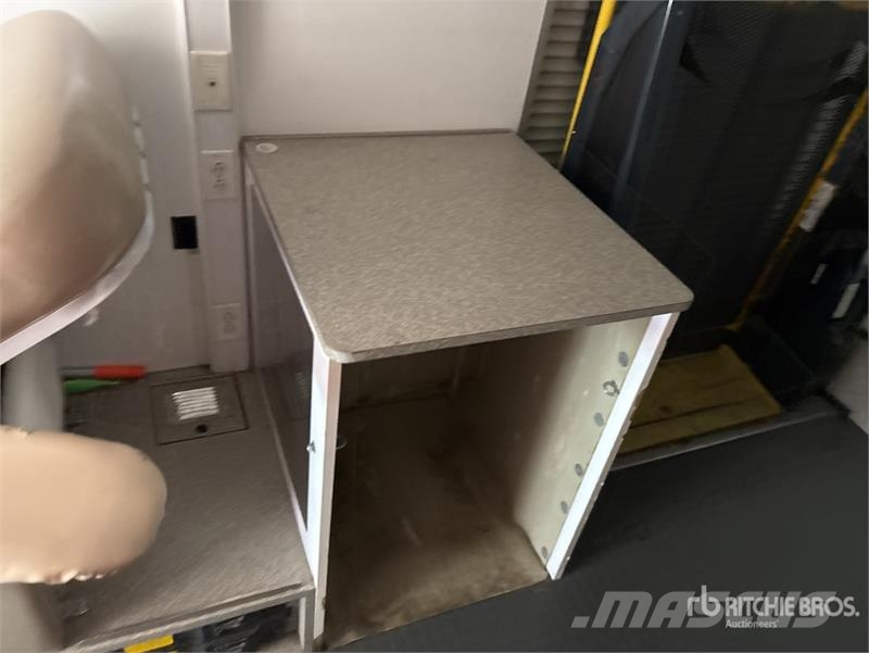 Ford F-650 4x2 Mini Bus 迷你巴士