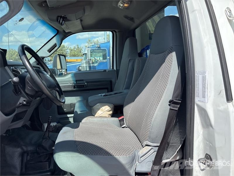 Ford F-650 4x2 Mini Bus 迷你巴士