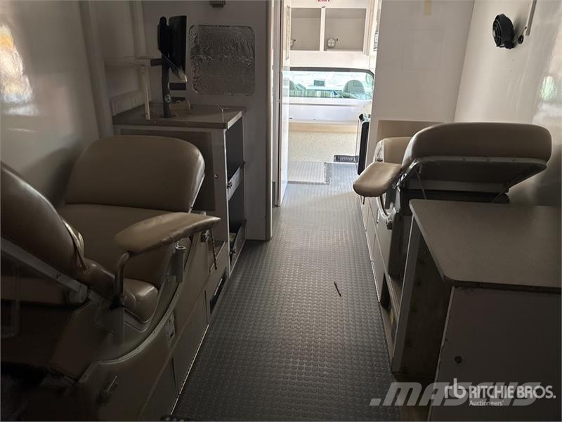 Ford F-650 4x2 Mini Bus 迷你巴士