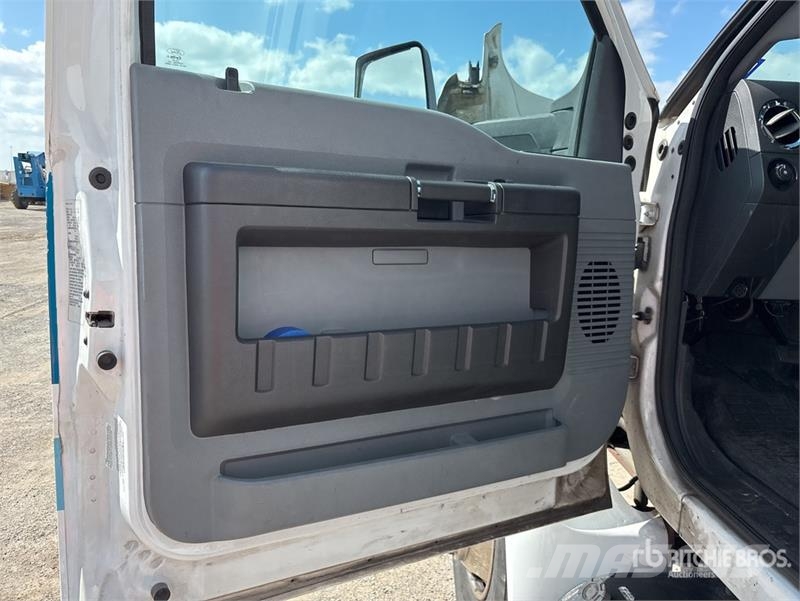Ford F-650 4x2 Mini Bus 迷你巴士