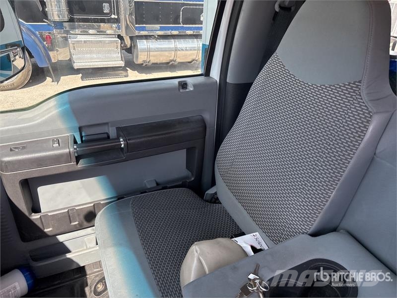 Ford F-650 4x2 Mini Bus 迷你巴士