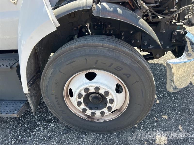 Ford F-650 4x2 Van Truck Sanduk kamioni