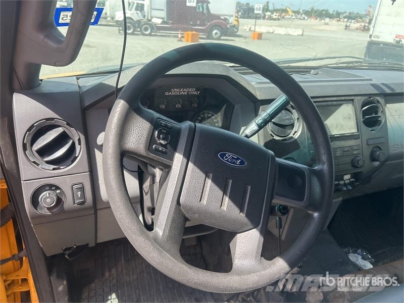Ford F-650 4x2 Van Truck (Inoperable) Tovornjaki zabojniki