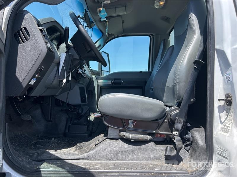 Ford F-650 4x2 Van Truck Sanduk kamioni