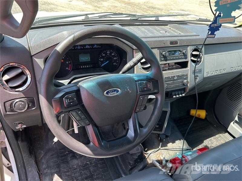 Ford F-650 4x2 Van Truck Sanduk kamioni
