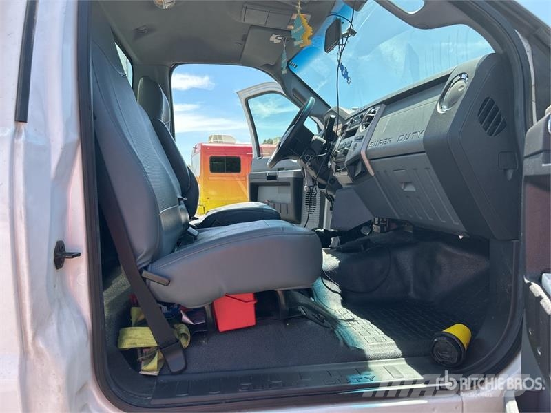 Ford F-650 4x2 Van Truck Sanduk kamioni