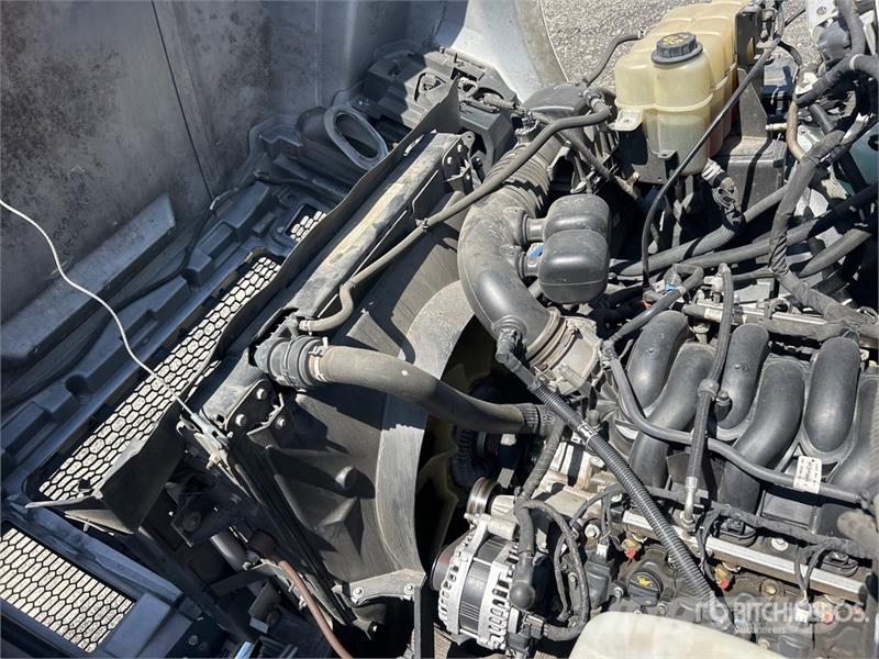 Ford F-650 4x2 Van Truck Sanduk kamioni