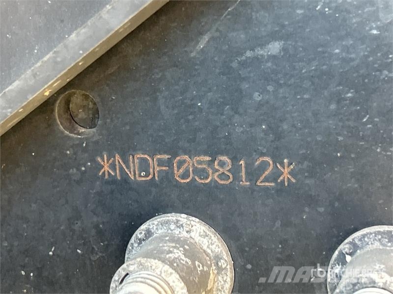 Ford F-650 4x2 Van Truck Sanduk kamioni