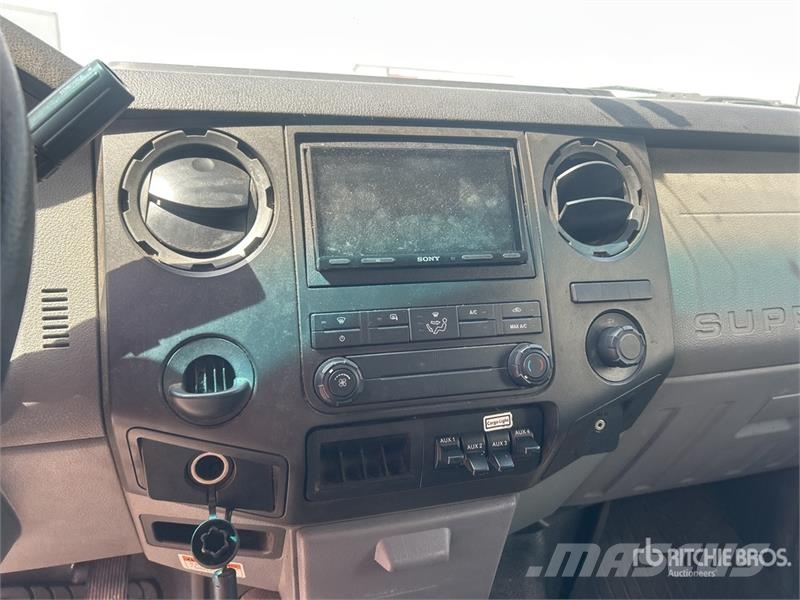 Ford F-650 4x2 Van Truck (Inoperable) Tovornjaki zabojniki