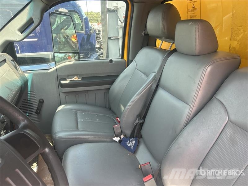 Ford F-650 4x2 Van Truck (Inoperable) Tovornjaki zabojniki